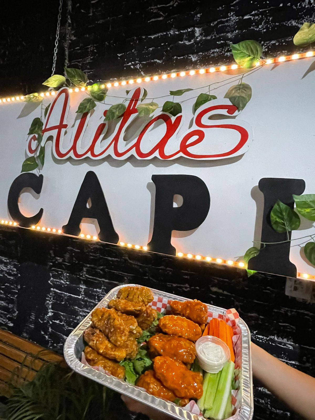 Nuestro Local Alitas Capi